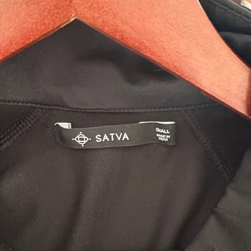 Elegant Black Utility Jacket for Women - Picture 2 of 4